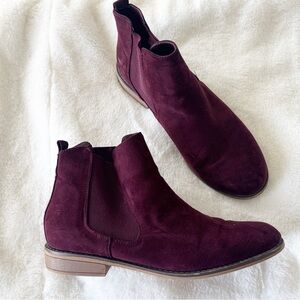 Old navy burgundy faux suede ankle boots size 9
